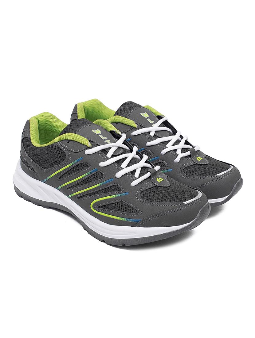 men lace up sports shoes