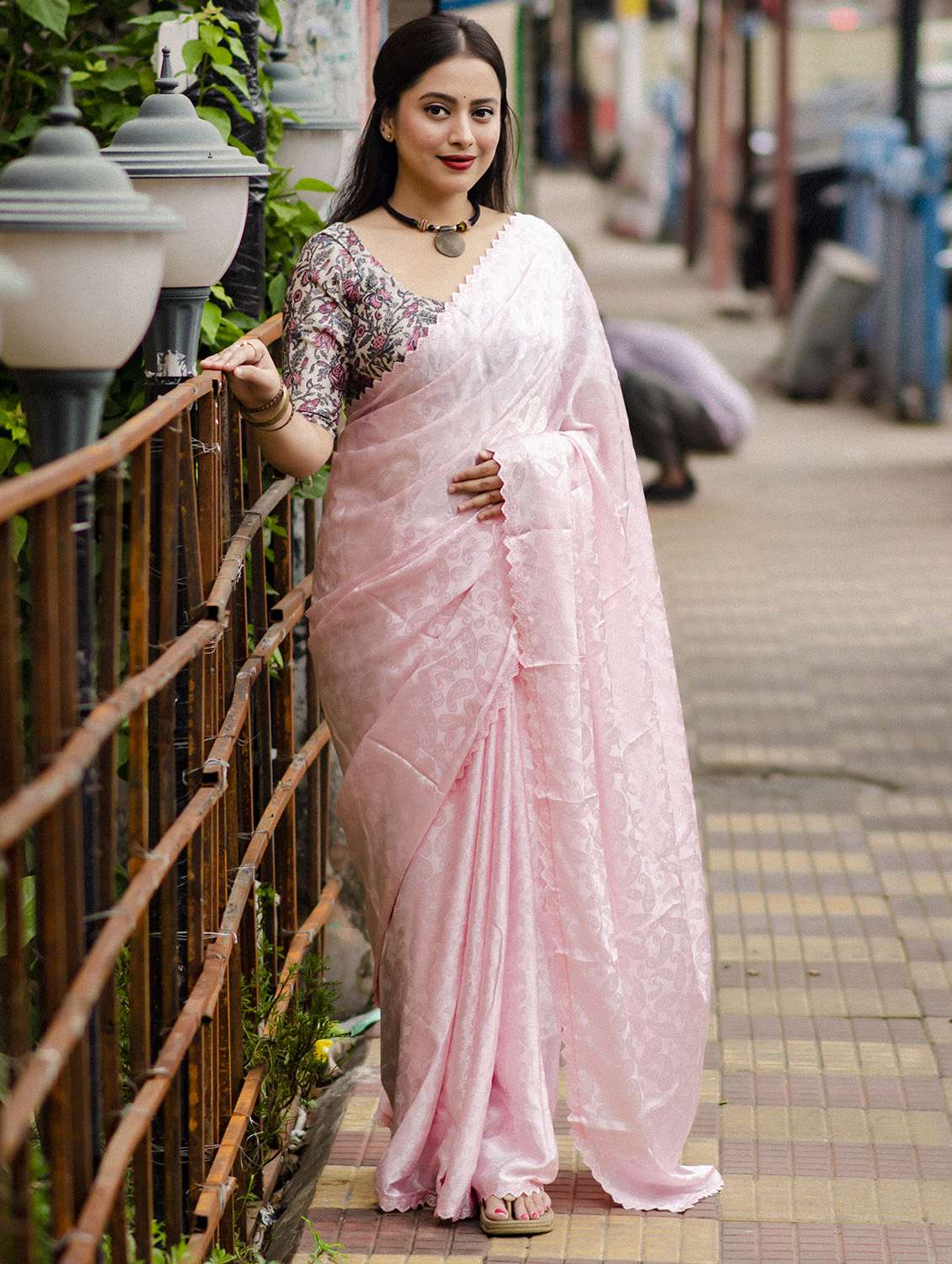 women self design party wear saree