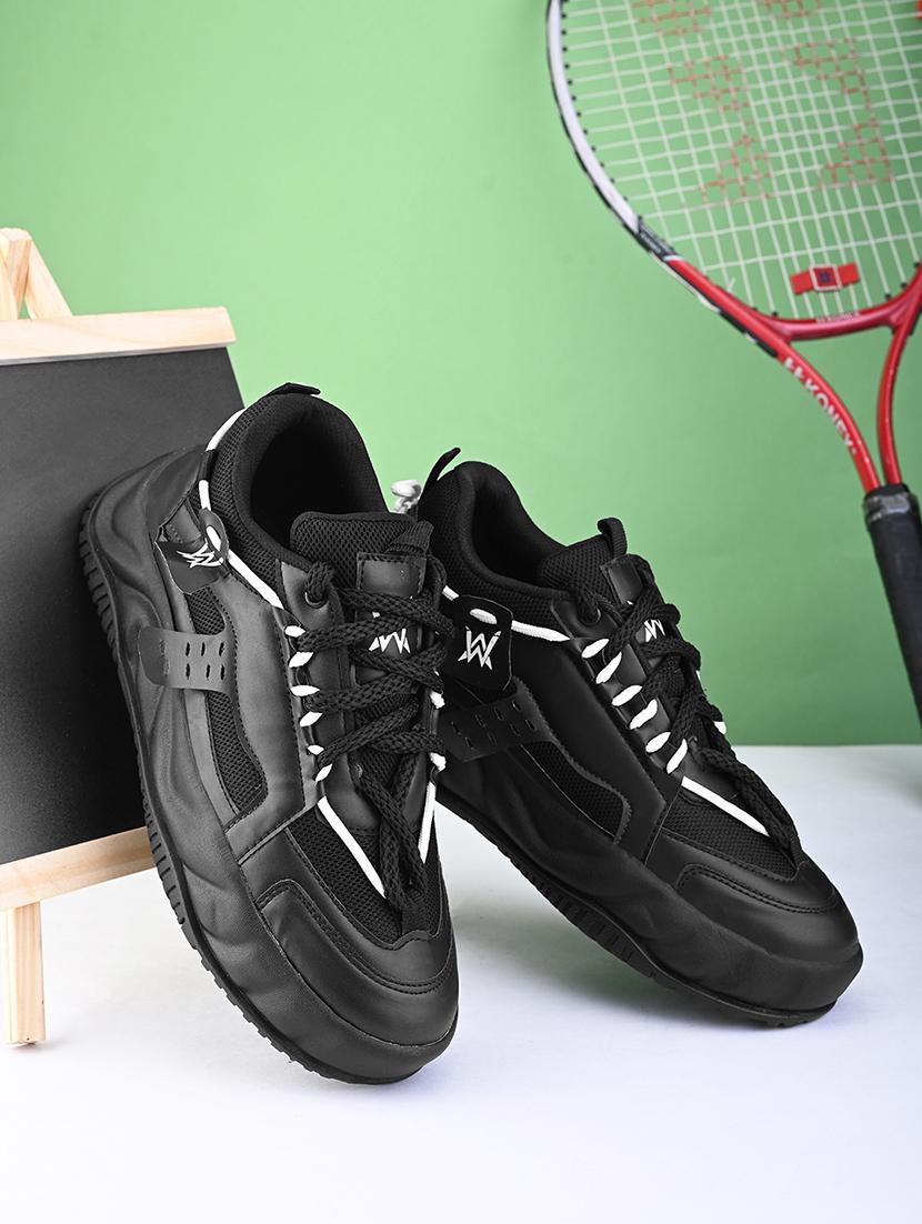 men black lace up sneaker