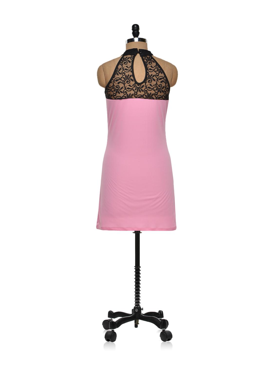 Pink halter dress with mesh inserts - 933090 - Zoom Image - 3
