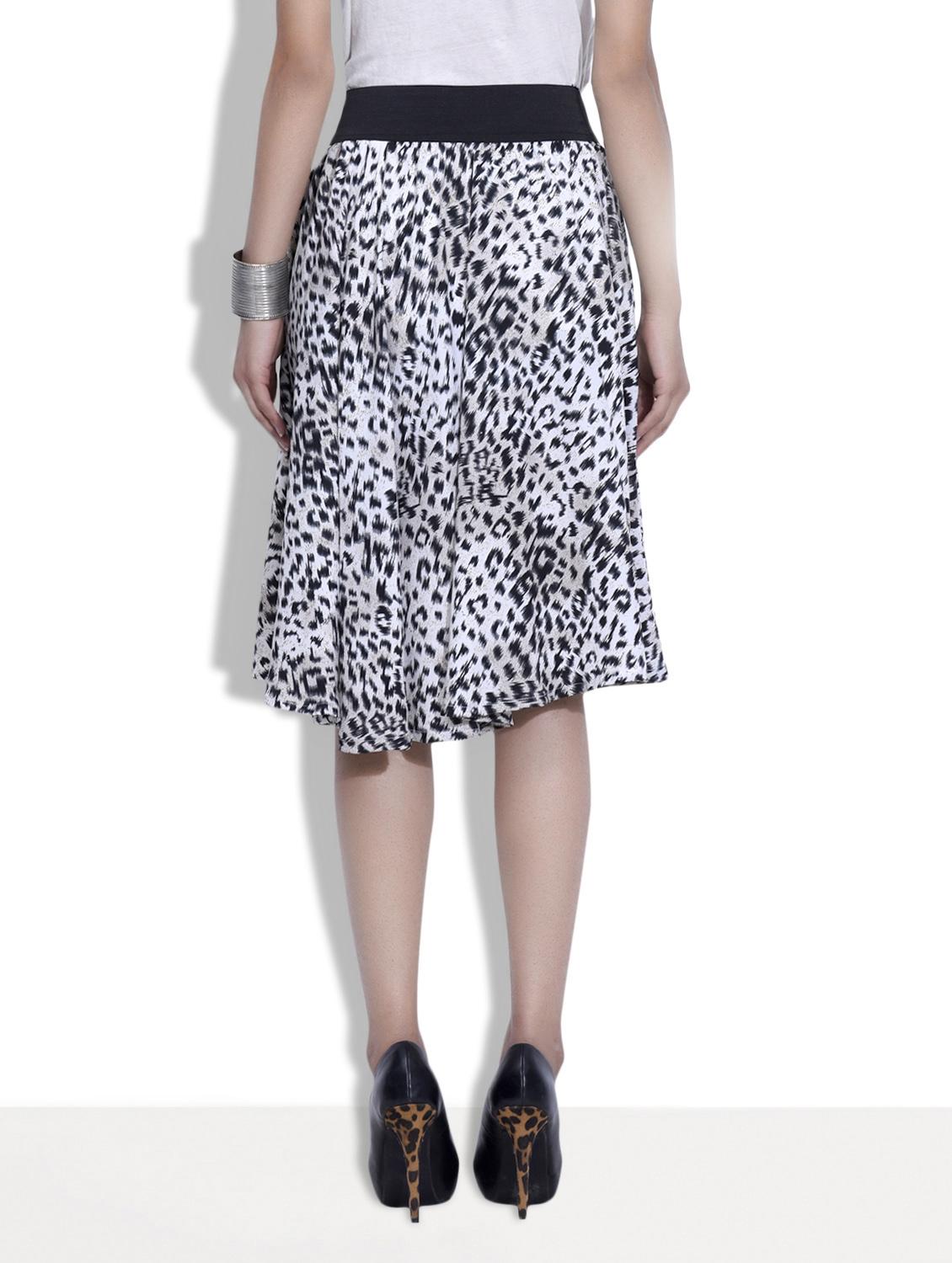 white and black printed polycrepe skirt - 9633913 - Zoom Image - 3