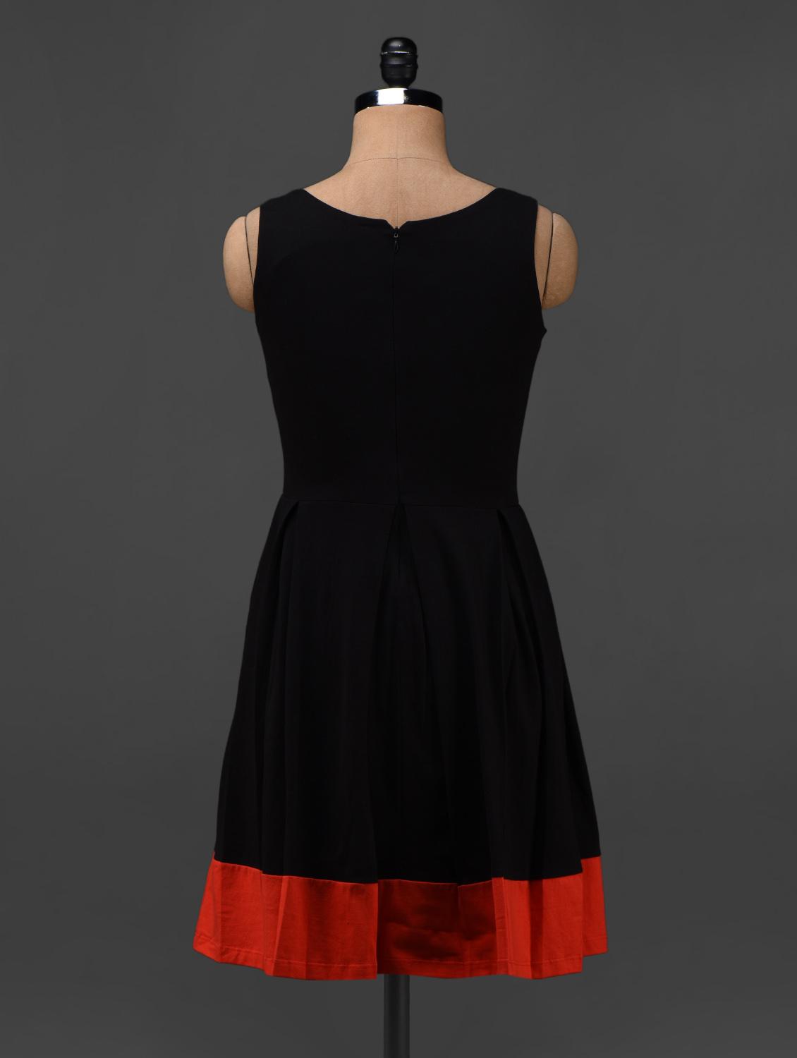 pleated a-line sleeveless black dress - 1000426 - Standard Image - 2