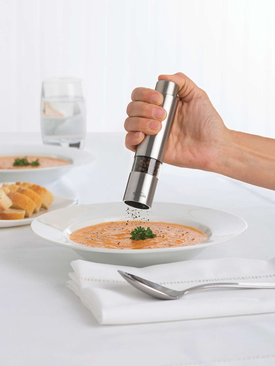 one thumb pepper mill-ss