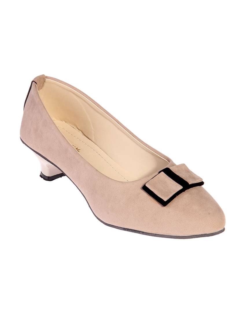 beige leatherette pump