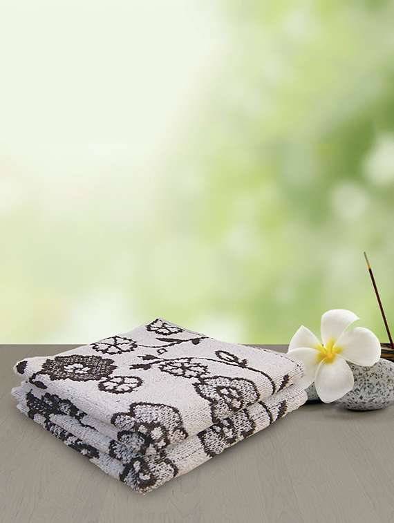 white cotton bath towel