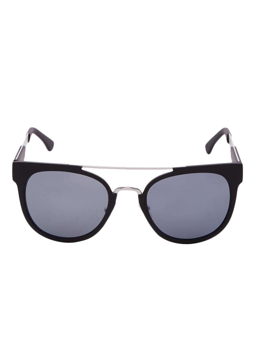 black uv protected aviators