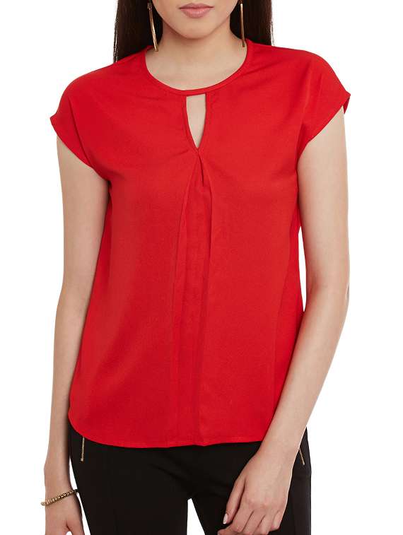 key hole neck pleated top