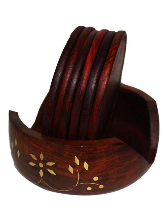 desi karigar brown wooden sheesham lotus coaster set with brass engraving