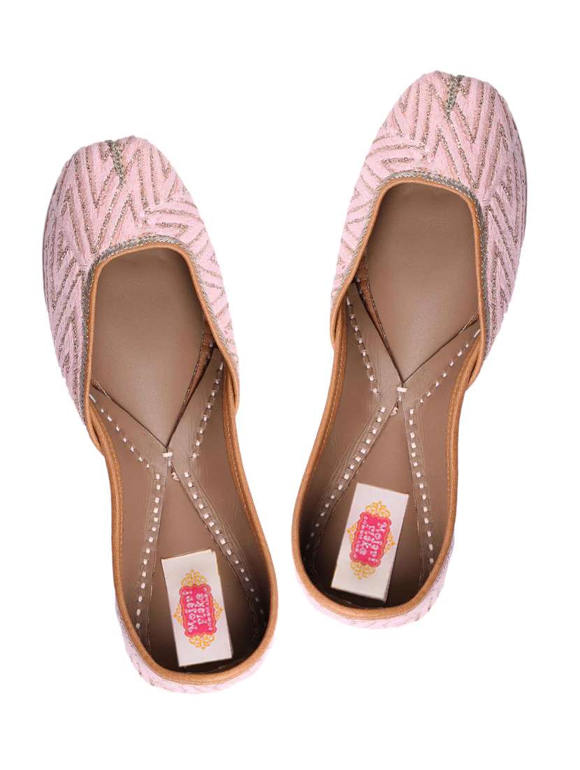 light pink zig zag patterned juttis