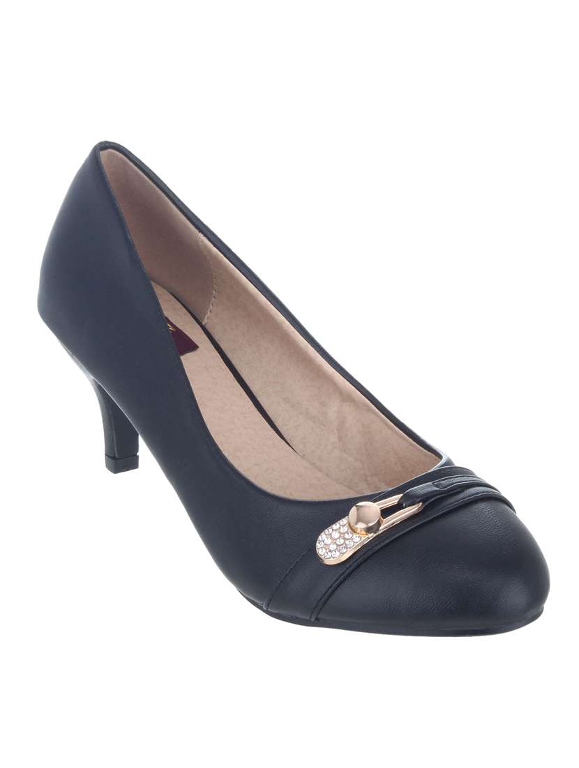 black synthetic pump