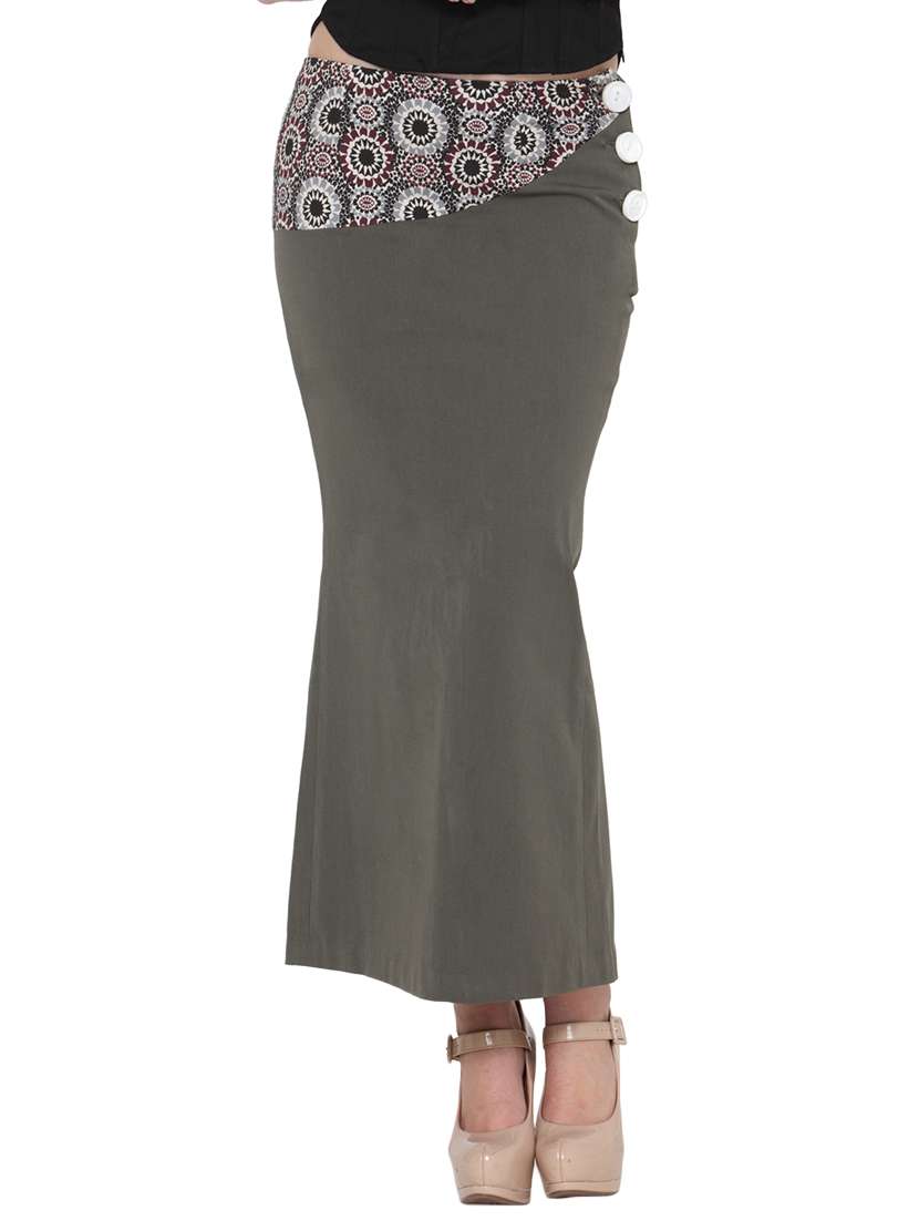 button detail back slit skirt