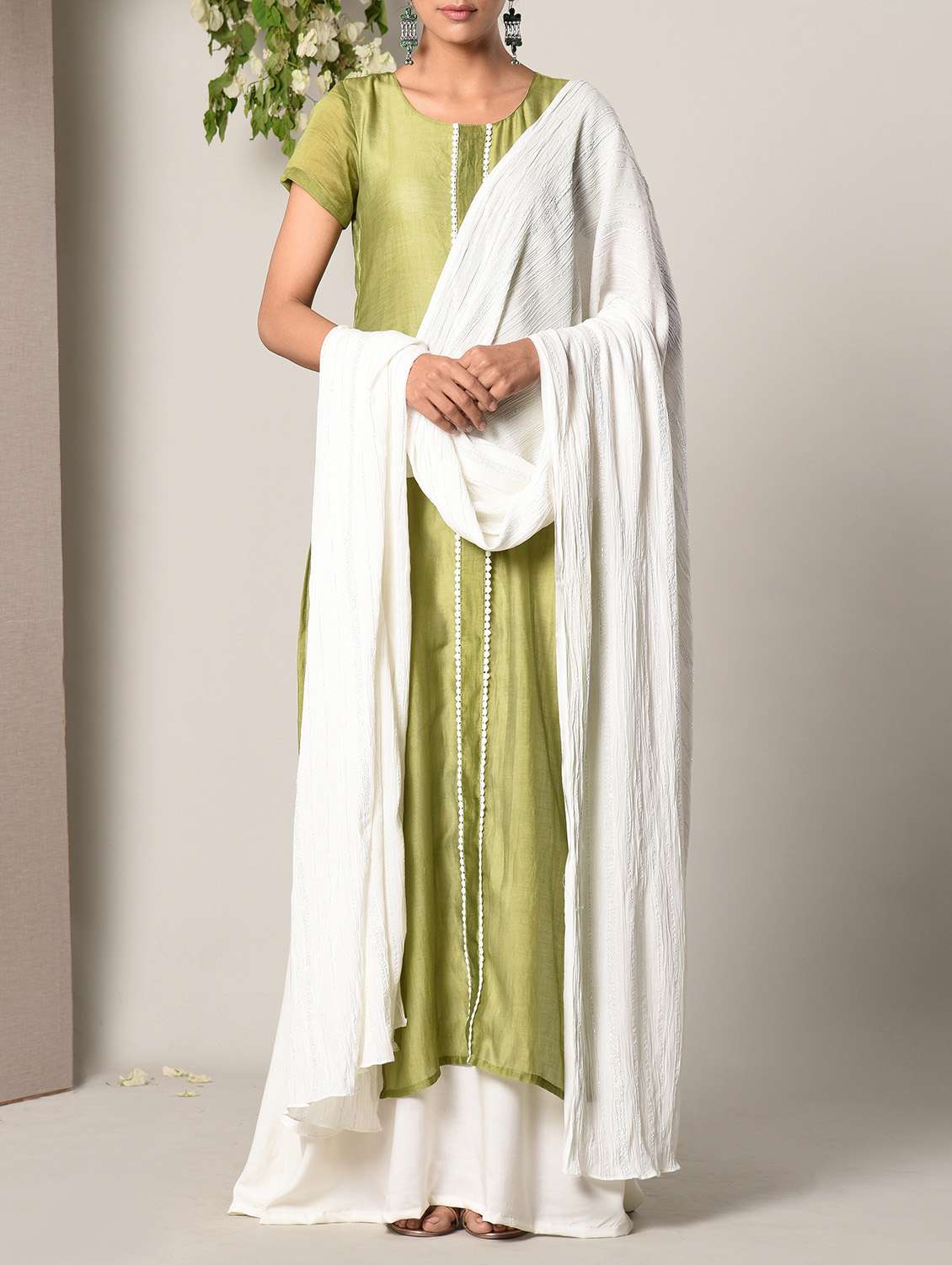 crinkled plain cotton white dupatta