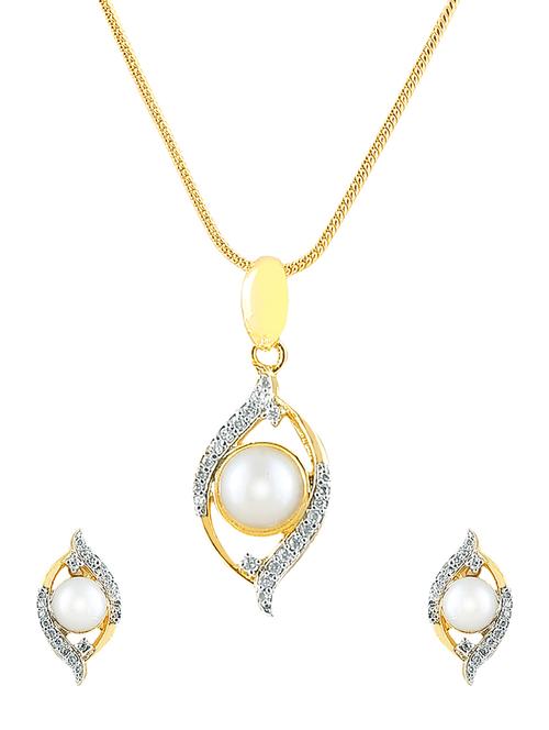 gold brass set - 13429648 -  Standard Image - 0