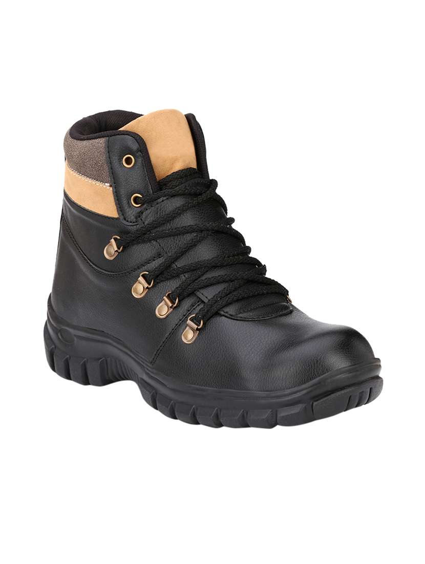 men lace up hiking boot