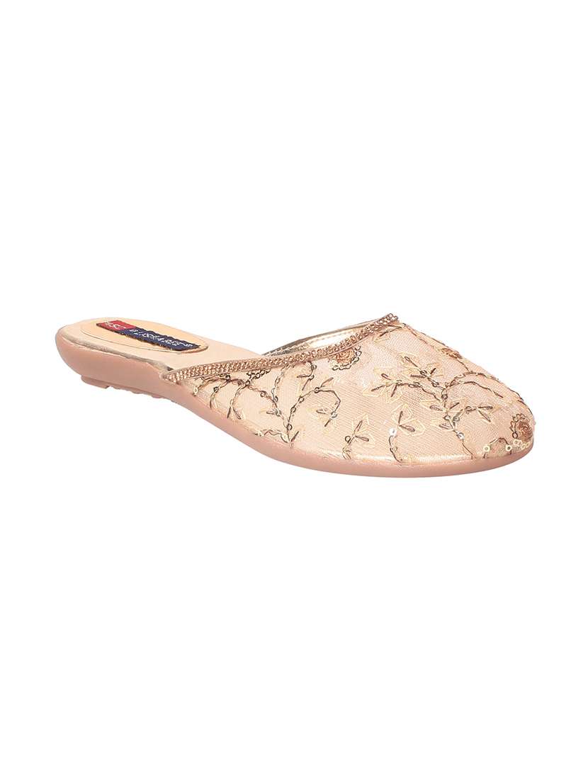 beige slip on jutis