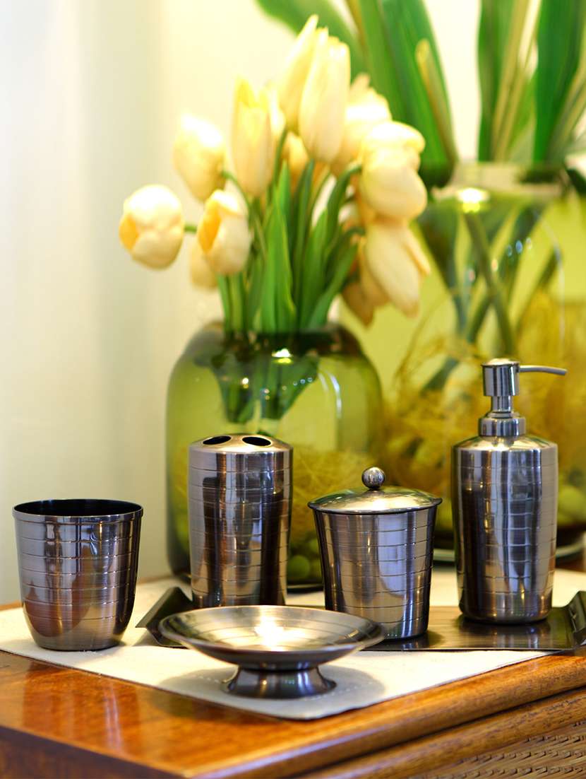 metallic bathroom set by deziworkz