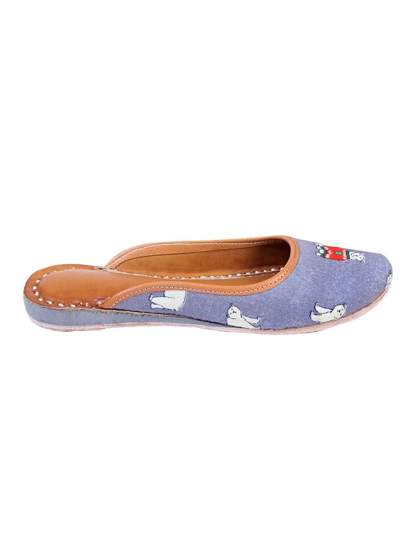 kiyara love handcrafted blue  base printed jutti