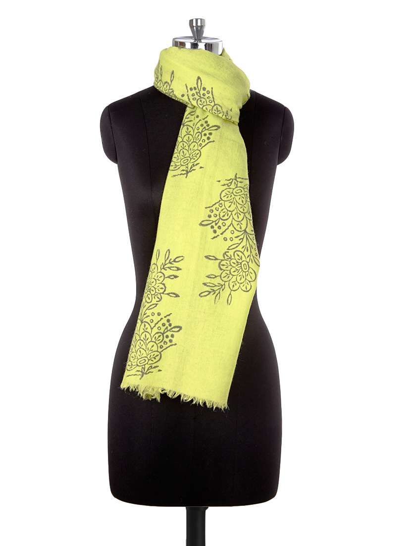 yellow woollen stole