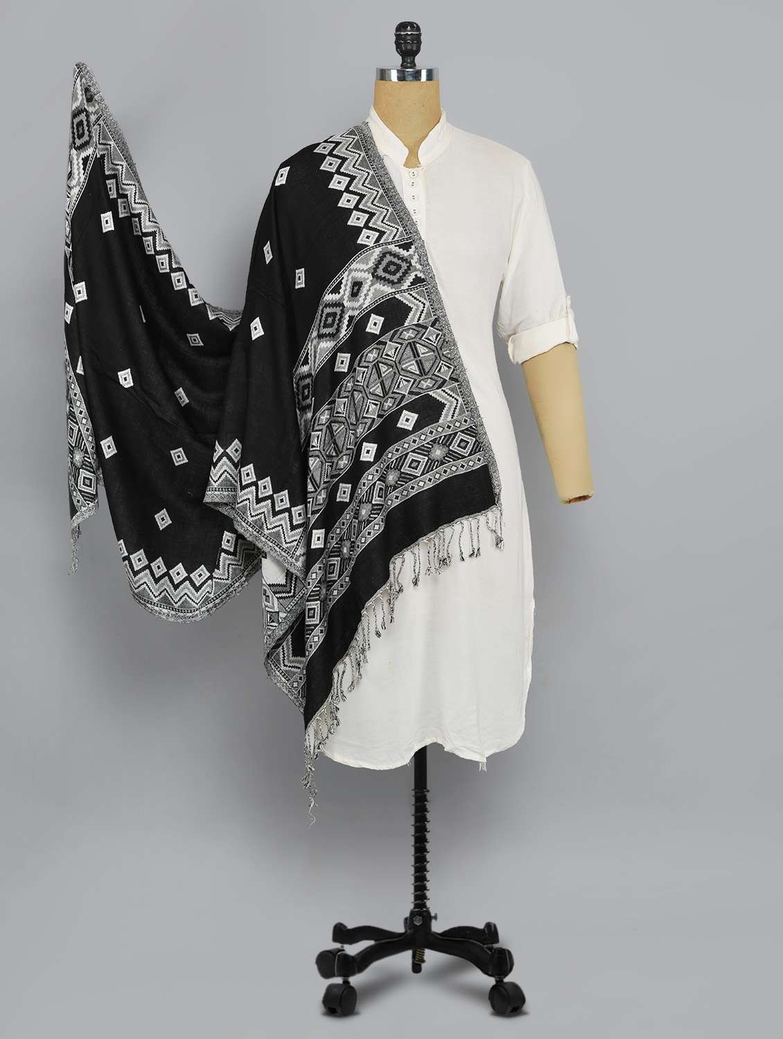 black geometric print shawl