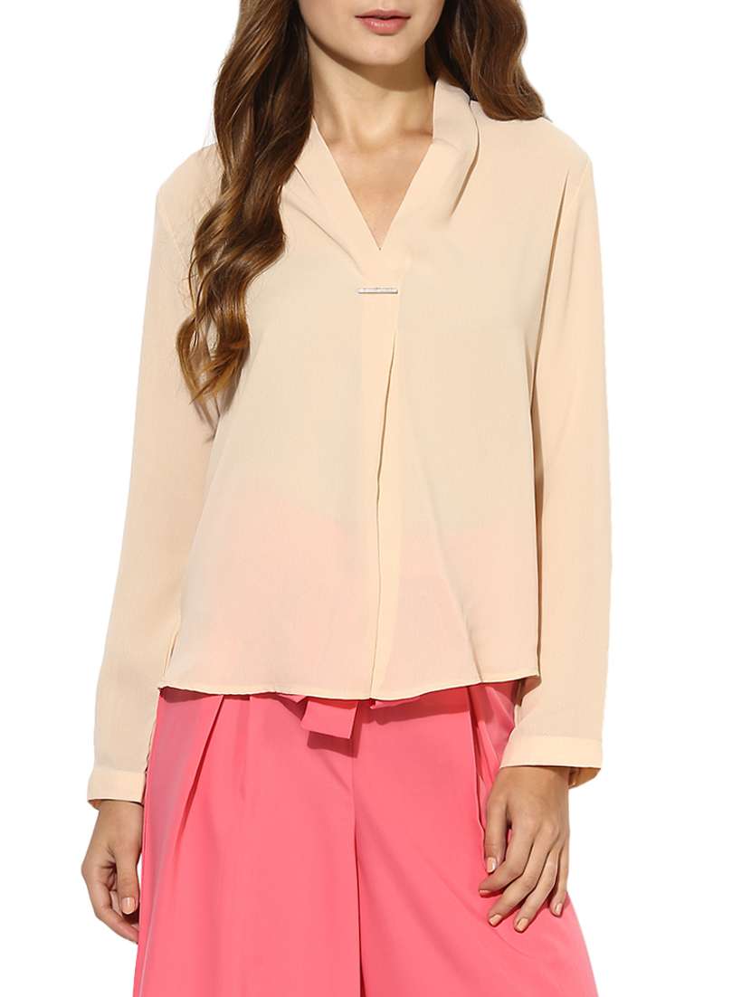 pin up collar pleat detail top