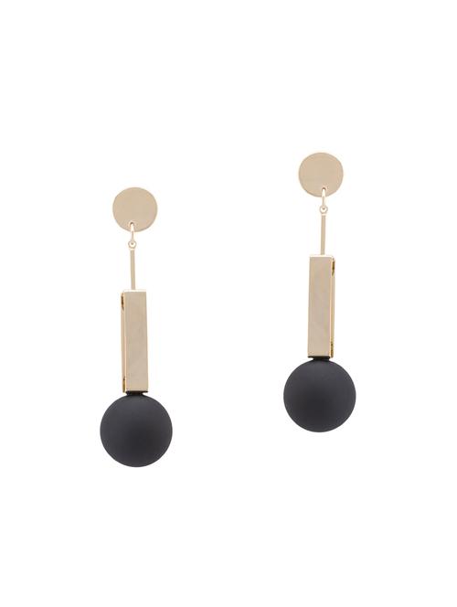 drop earrings - 14792247 -  Standard Image - 0