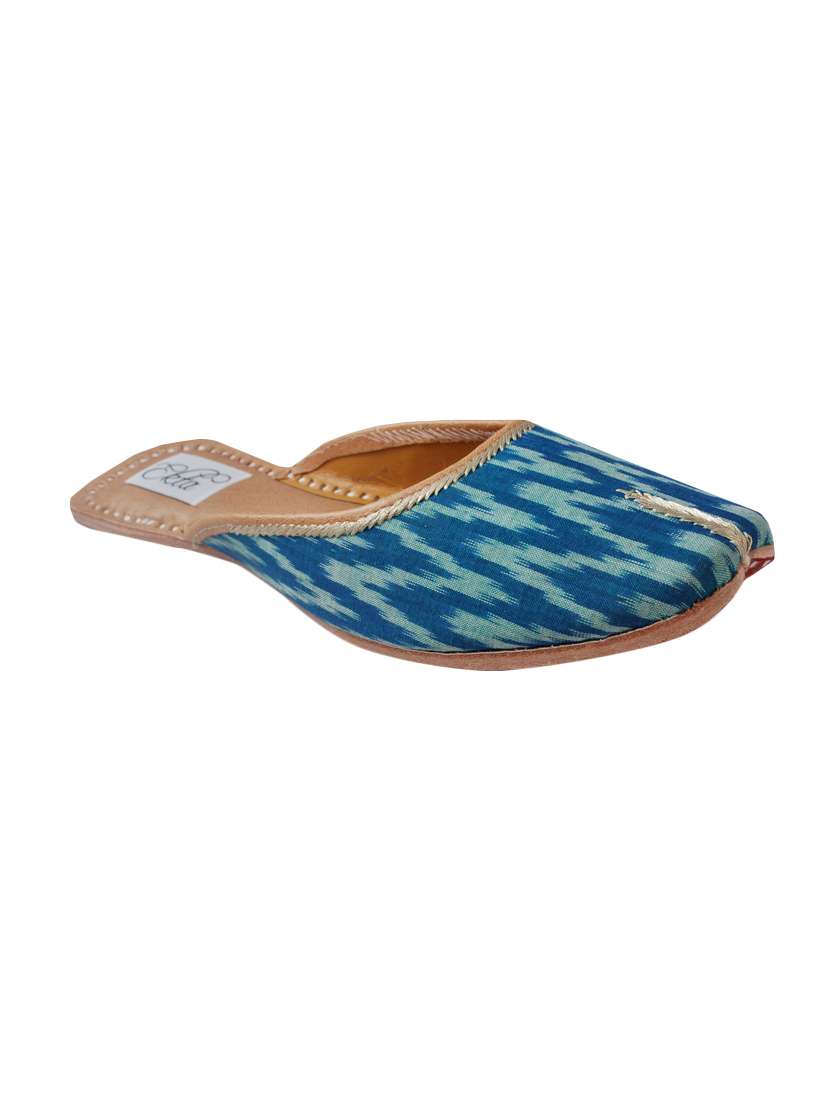 blue slip on jutis