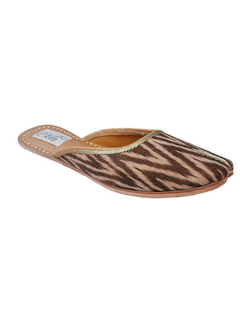 brown slip on jutis
