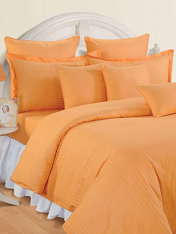 self striped double bedsheet with 2 pillow covers