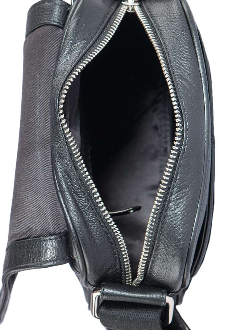 black leather messengerbag - 15059418 -  Standard Image - 2