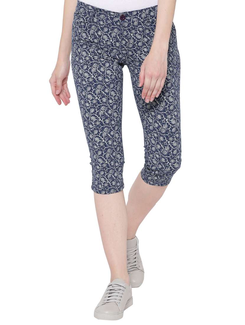 blue cotton printed capri
