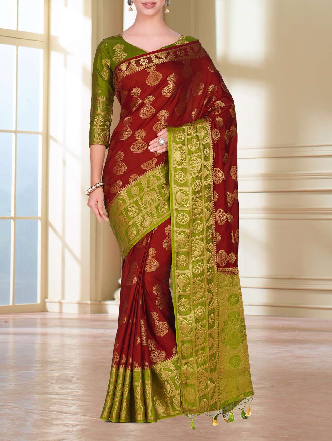 contrast conversational border kanjivaram saree