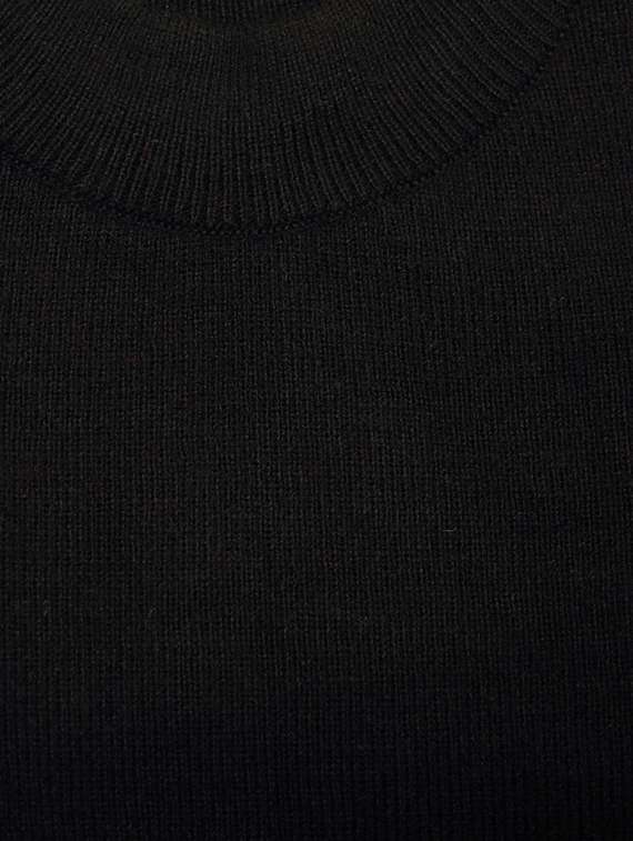 black wool sweater - 15468158 -  Standard Image - 2
