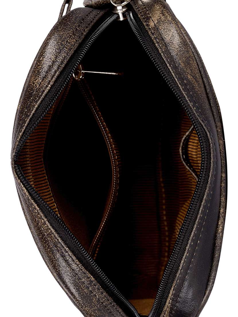 brown leather messengerbag - 15497925 - Standard Image - 2