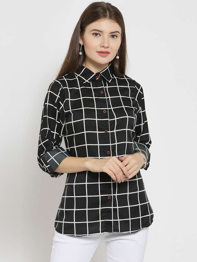 roll-up sleeved checkered shirt