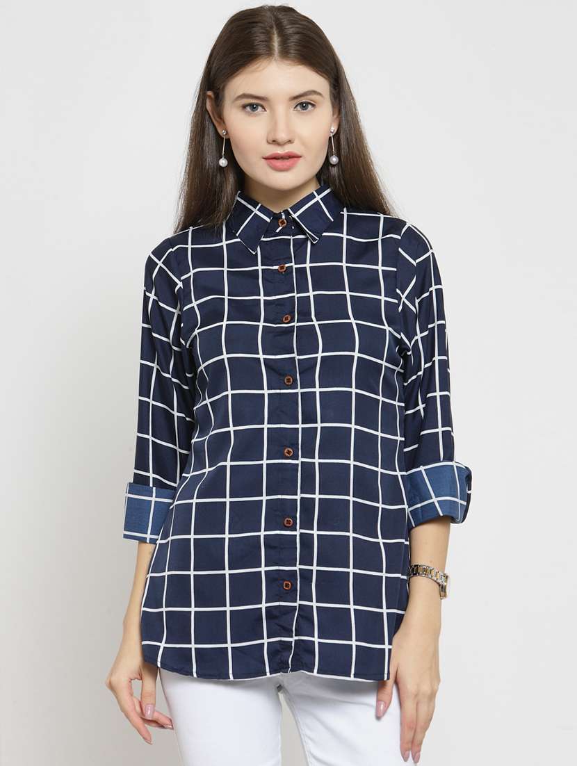 roll-up sleeved checkered shirt