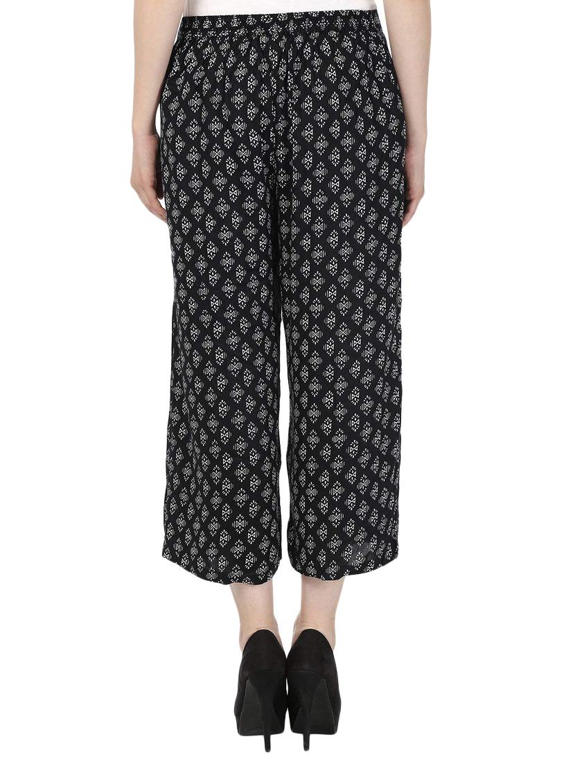 monochrome printed palazzo - 15537339 -  Standard Image - 2