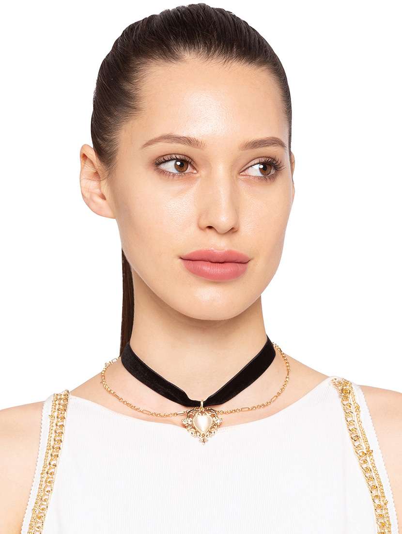 black choker