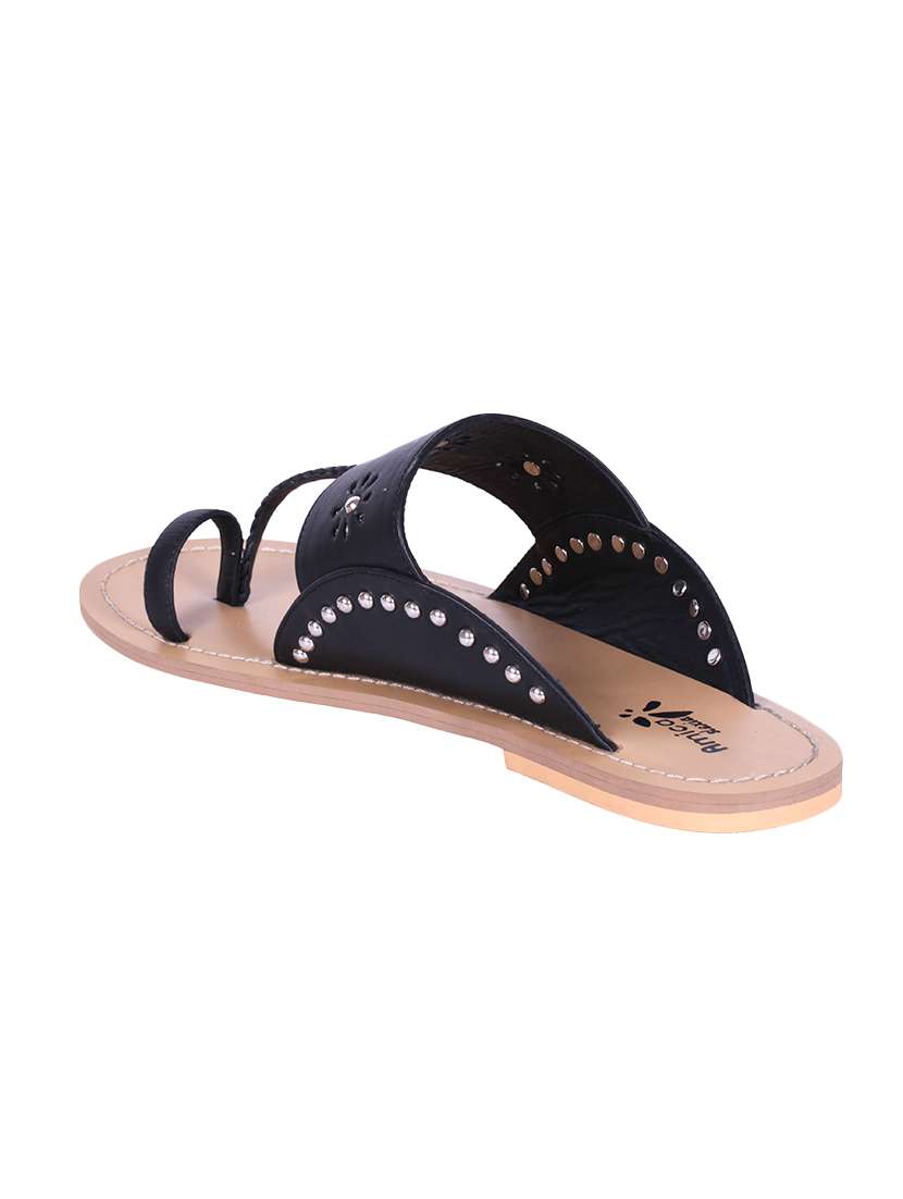 black one toe kolhapuris - 15650248 -  Standard Image - 2