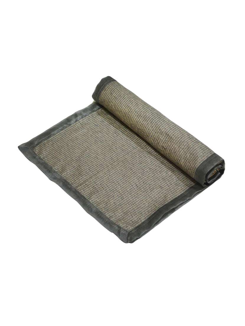 silk table runner - 15713952 - Standard Image - 2