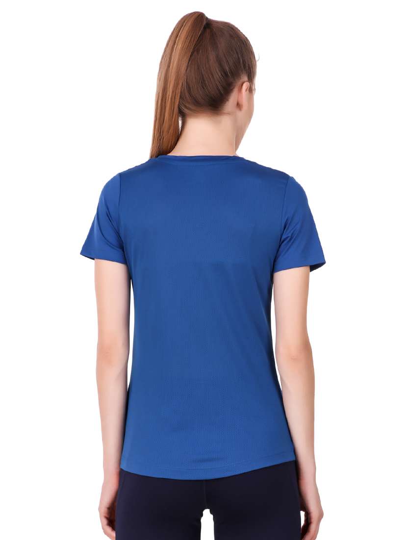 graphic print v-neck tee - 15735496 -  Standard Image - 2