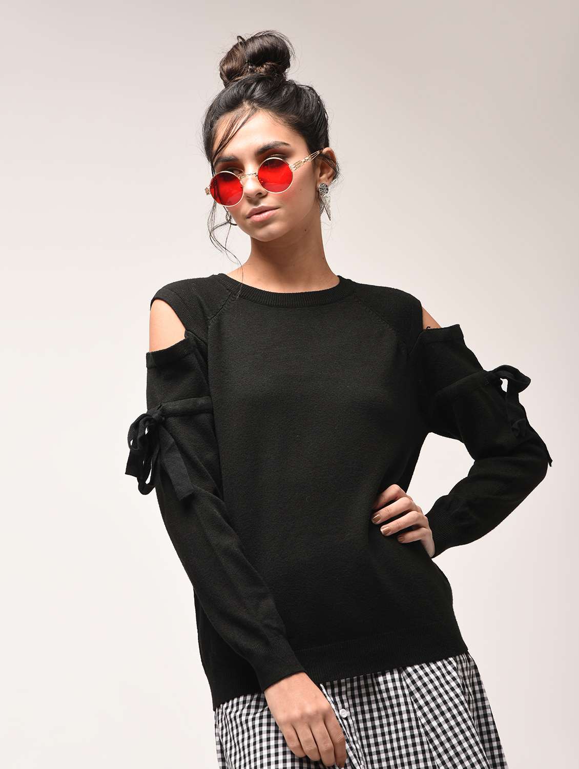 cold shoulder knot detail top 