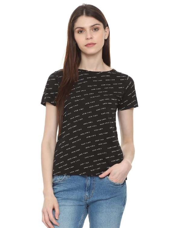 short sleeved quirky texte tee