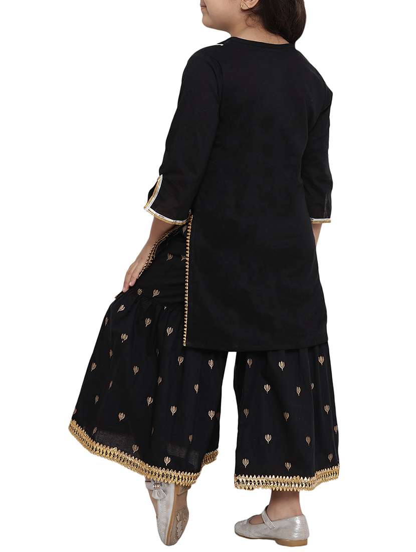 black suit set - 16128727 - Standard Image - 2