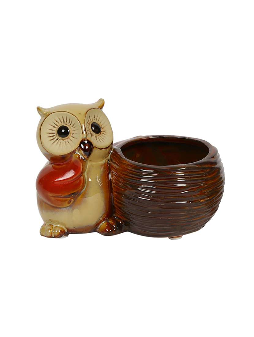 brown owl design ceramic pot - 16179455 -  Standard Image - 2