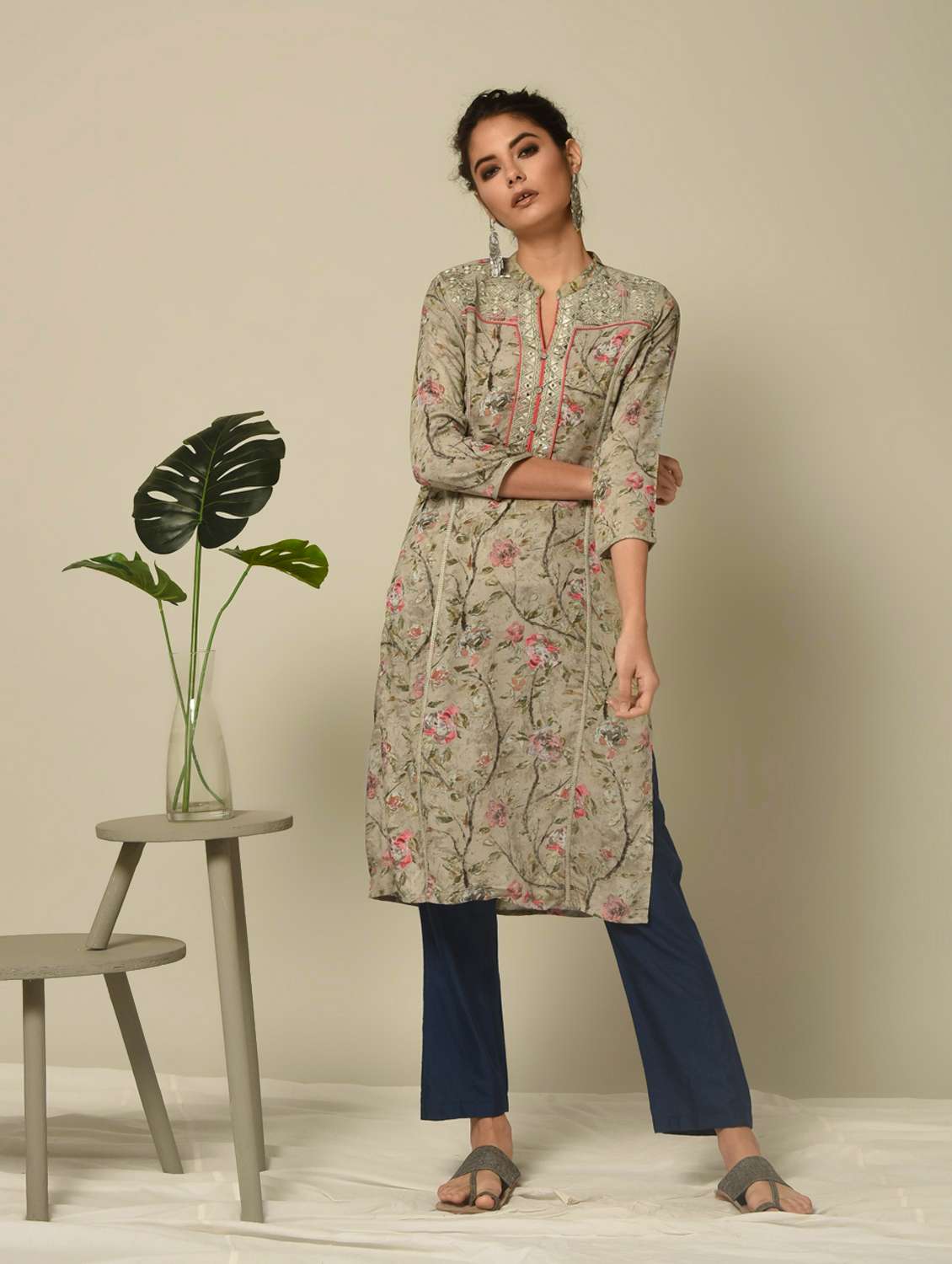 floral embroidered straight kurta