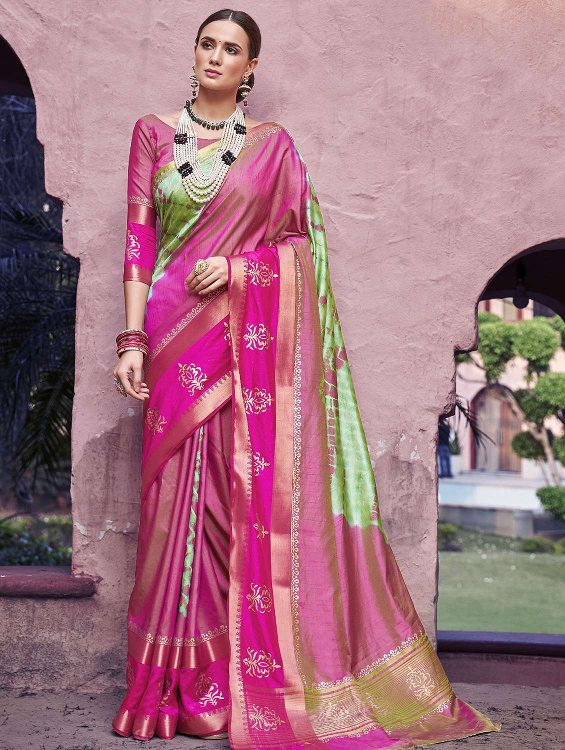 Printed Woven Saree With Blouse