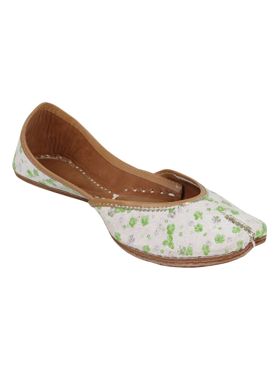 white slip on jutis 