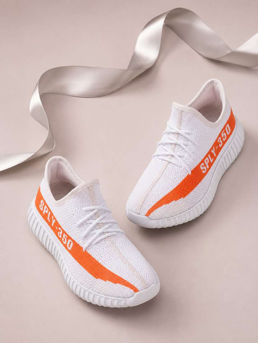 woakers white mesh sport shoes