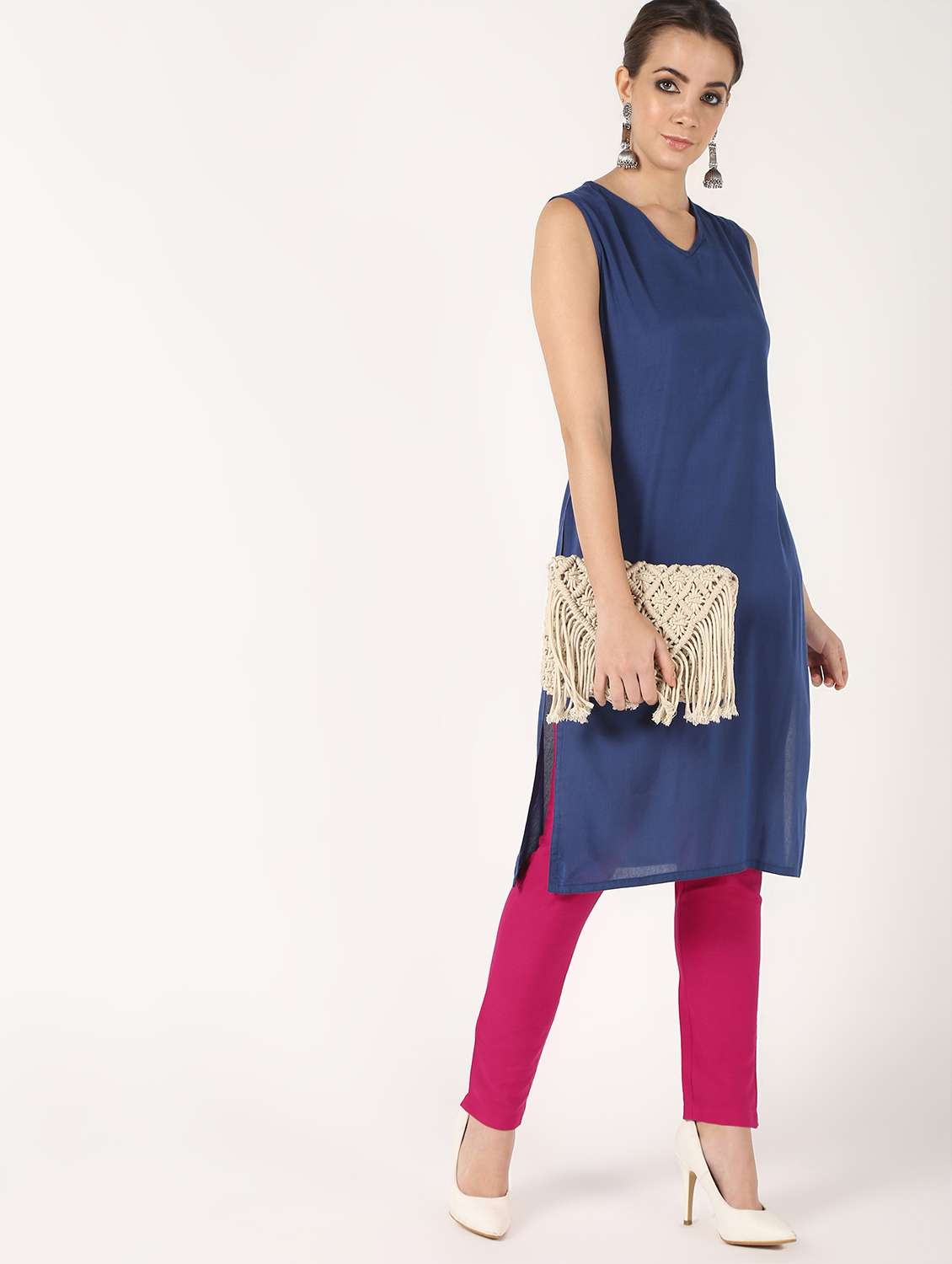 women solid mid rise tapered pant