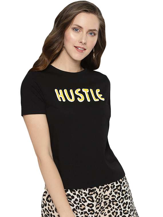 women's chest print crew neck t-shirt